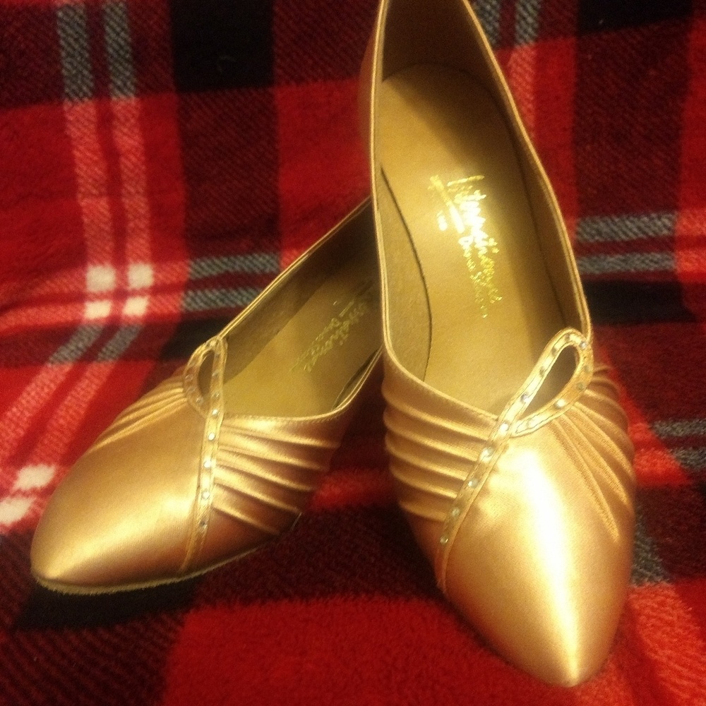 International brand smooth dance shoes